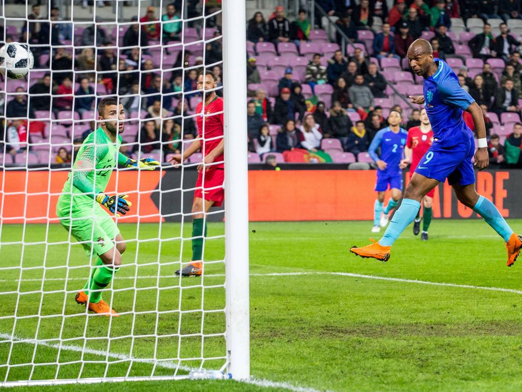 Ryan Babel, ex del Deportivo, marcó de cabeza el segundo gol de Portugal. (Foto: Getty)