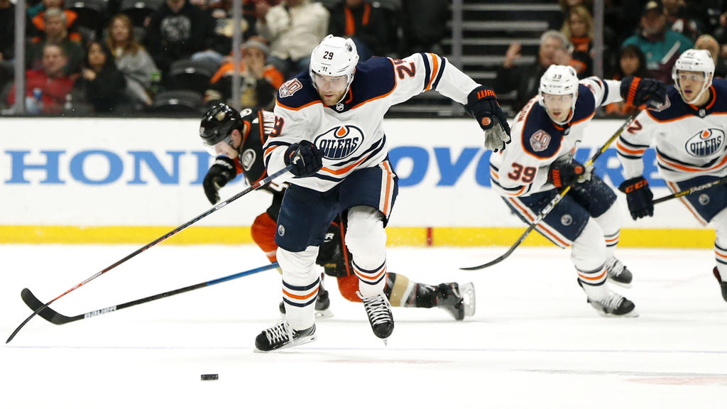 Leon Draisaitl konnte mit den Edmonton Oilers einen Sieg feiern Leon Draisaitl konnte mit den Edmonton Oilers einen Sieg feiern