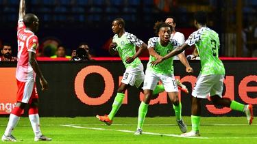 Odion Ighalo (M.) erzielt den Siegtreffer für Nigeria