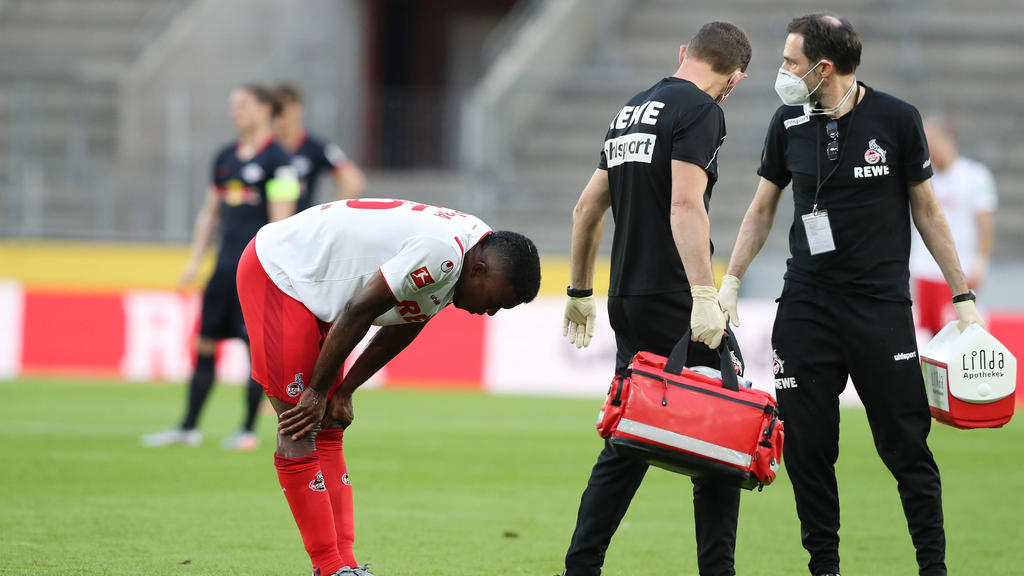 Jhon Córdoba verletzte sich im Spiel gegen RB Leipzig Jhon Córdoba verletzte sich im Spiel gegen RB Leipzig