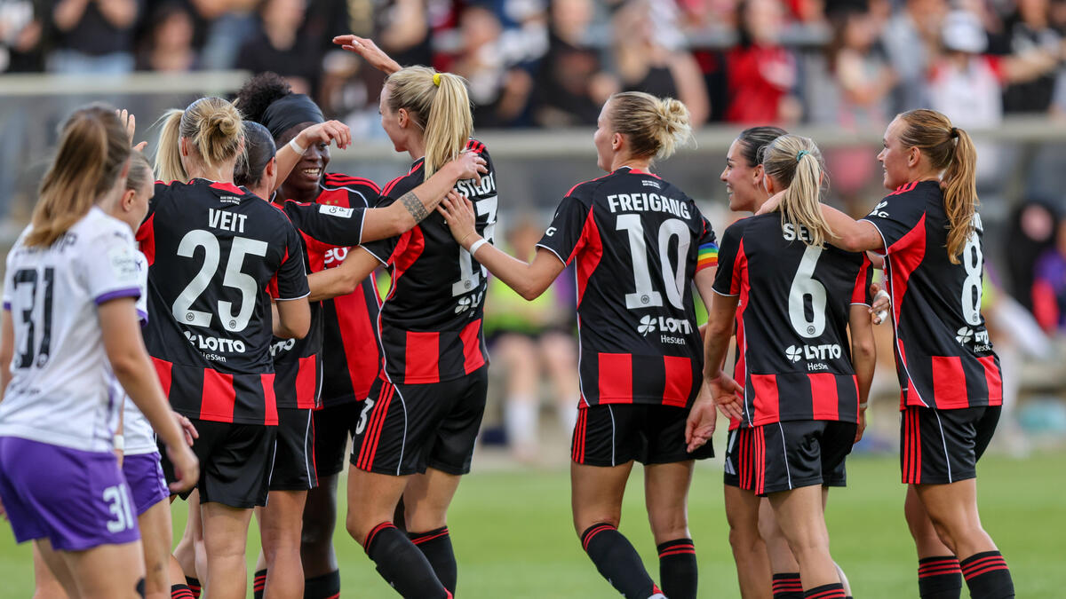 Klarer Auftaktsieg für Eintracht Frankfurt
