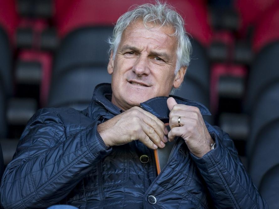 Fred Rutten is als toeschouwer aanwezig bij de EK-kwalificatiewedstrijd van Jong Oranje tegen Jong Slowakije. (12-10-2015)