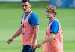 Filip Kostić (l.) trainiert, um der schnellste Spieler der Bundesliga zu werden