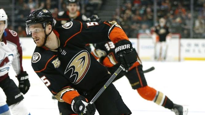 Korbinian Holzer verlor mit den Anaheim Ducks Korbinian Holzer verlor mit den Anaheim Ducks