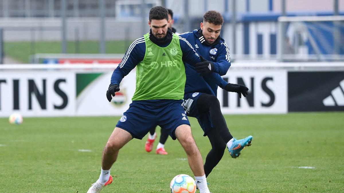 Marcin Kaminski (l.) stand am Donnerstag wieder auf dem Trainingsplatz des FC Schalke