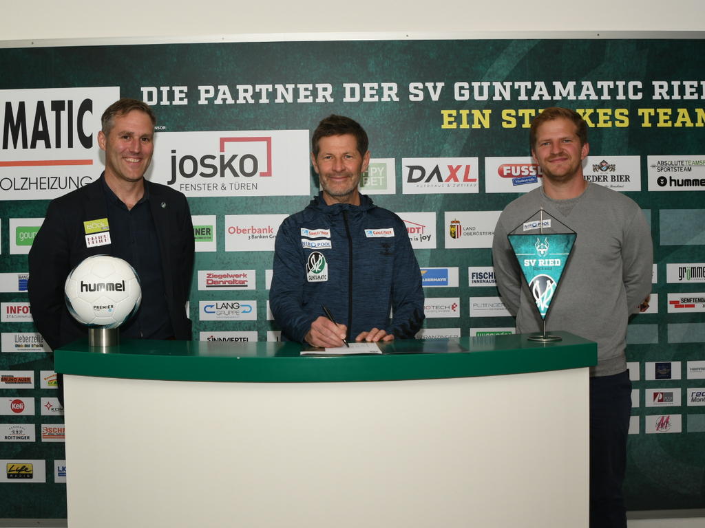 SVR-Geschäftsführer Wöllinger, Andreas Heraf und Fiala