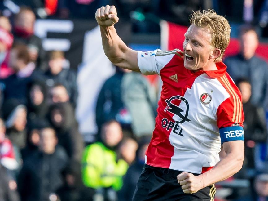 Dirk Kuyt is uitzinig van vreugde als ploeggenoot Michiel Kramer zijn voorzet in het doel kopt in de bekerfinale tegen FC Utrecht. (24-04-2016)