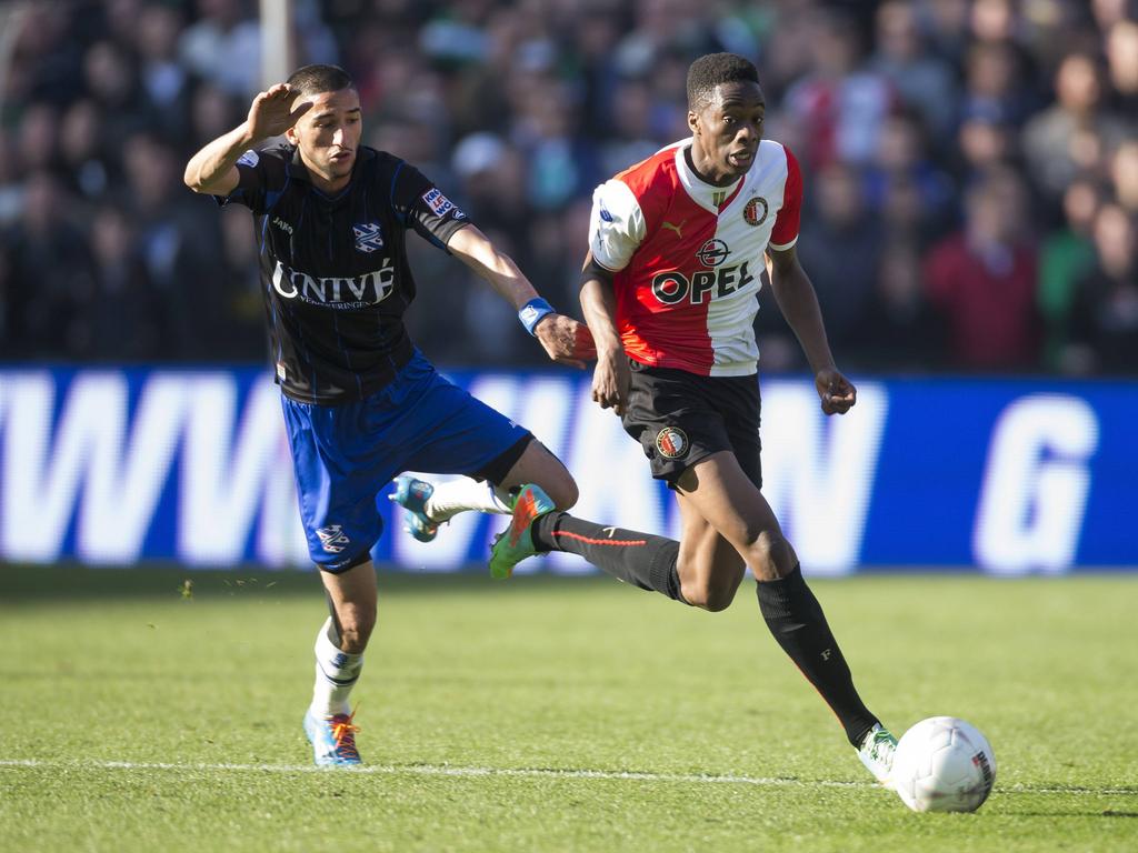 Terence Kongolo (r.) en Hakim Ziyech (l.) in duel tijdens Feyenoord - sc Heerenveen. (16-3-2014) Terence Kongolo (r.) en Hakim Ziyech (l.) in duel tijdens Feyenoord - sc Heerenveen. (16-3-2014)