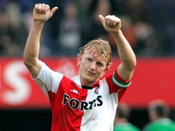 Feyenoord-speler Dirk Kuyt bedankt het publiek na de 4-0 overwinning tegen stadsgenoot Sparta Rotterdam. (19-02-2006)