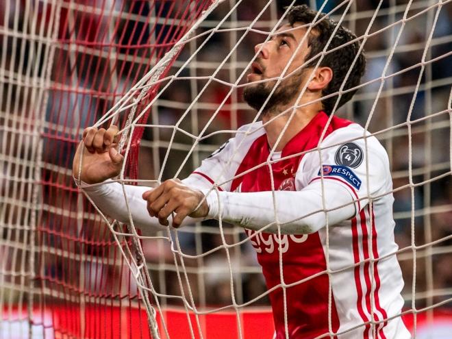 Amin Younes krijgt halverwege de eerste helft dé kans om de 1-1 binnen te prikken, maar de aanvaller tikt van dichtbij naast. Ajax blijft in de Champions League-kwalificatiewedstrijd tegen FK Rostov tegen een 0-1 achterstand aan kijken. (16-08-2016)