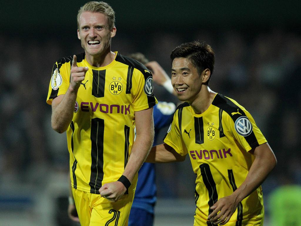 Die Dortmunder Torschützen: Shinji Kagawa (r) und André Schürrle (l) nach seinem ersten Pflichtspieltor für den BVB