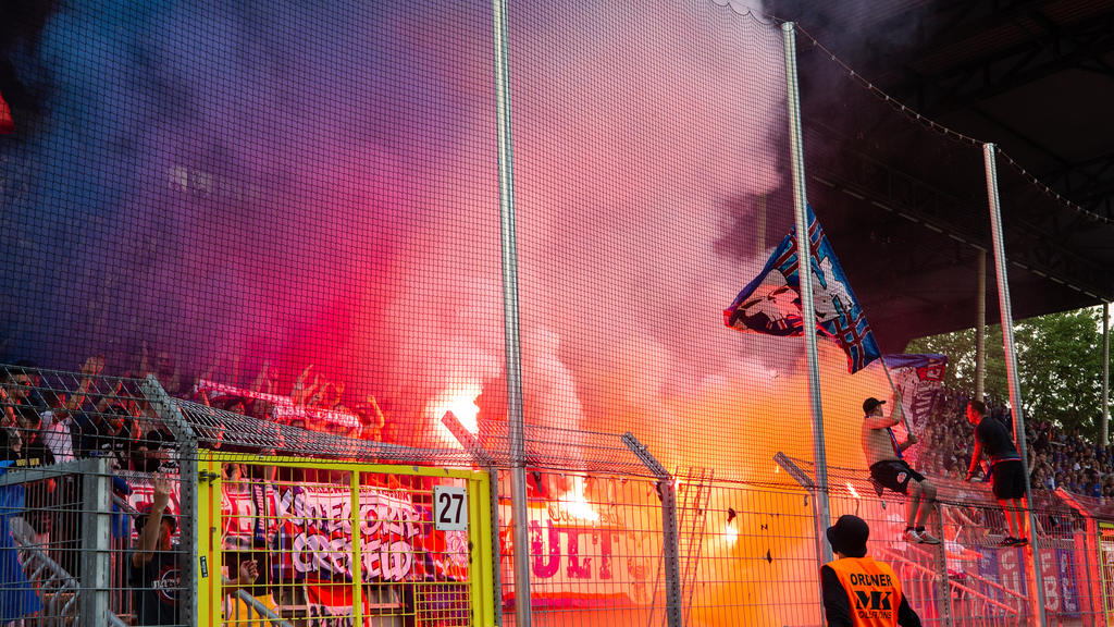 Beim Relegationsspiel gegen Uerdingen sorgten die Waldhof-Fans für einen Abbruch
