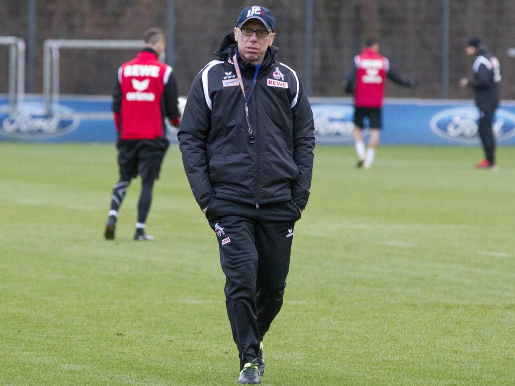 Peter Stöger bittet sein Team wieder auf den Platz Peter Stöger bittet sein Team wieder auf den Platz