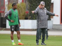 Zurück auf dem Trainingsplatz: Douglas Costa (l.)