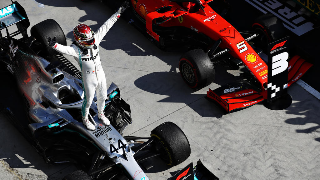 Lewis Hamilton führt die WM einmal mehr souverän an Lewis Hamilton führt die WM einmal mehr souverän an
