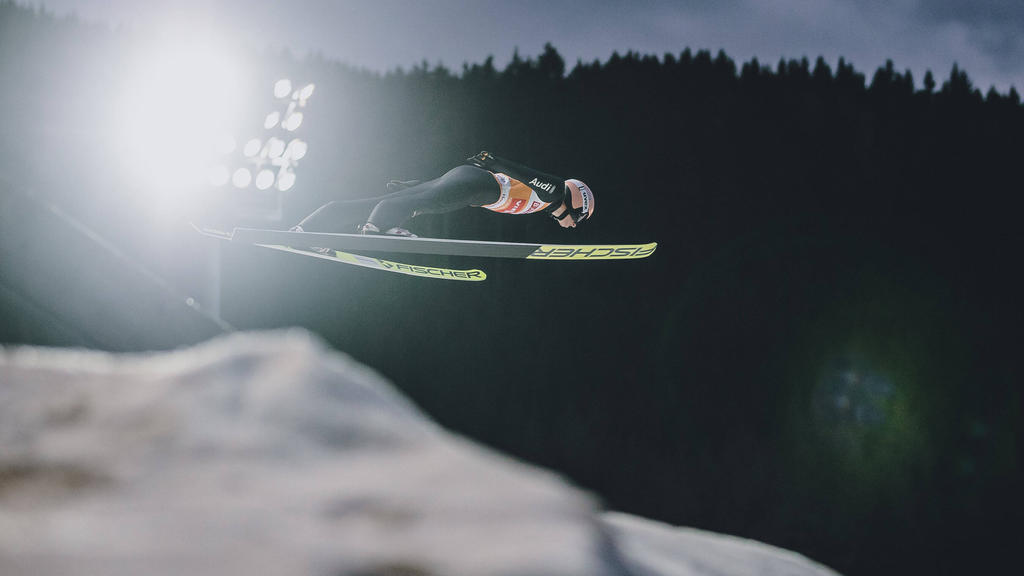 Karl Geiger büßt am Titisee wertvolle Punkte im Gesamtweltcup ein Karl Geiger büßt am Titisee wertvolle Punkte im Gesamtweltcup ein