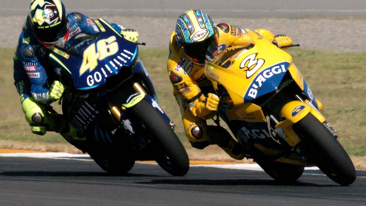Max Biaggi (vorne ) und Valentino Rossi lieferten sich spannende MotoGP-Duelle Max Biaggi (vorne ) und Valentino Rossi lieferten sich spannende MotoGP-Duelle