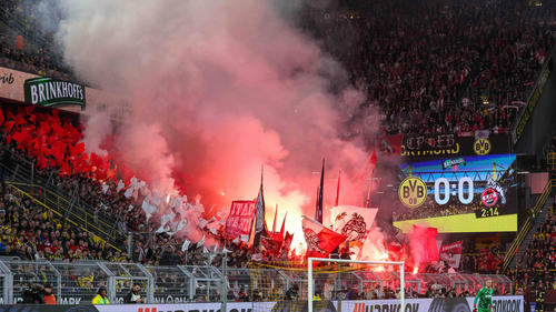 Die Kölner Fans haben beim Auswärtsspiel beim BVB reichlich Pyrotechnik gezündet