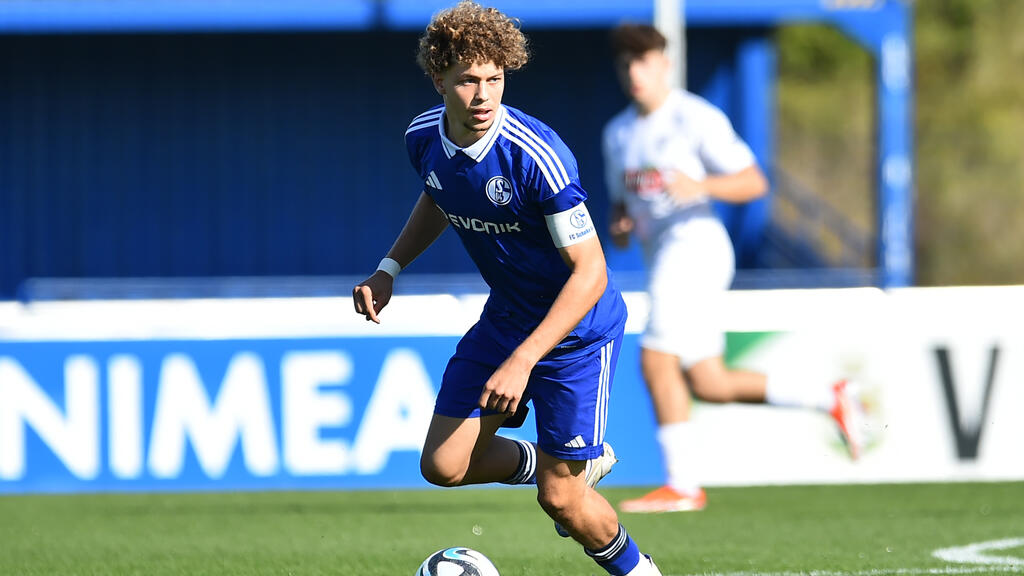 Mika Khadr bleibt dem FC Schalke 04 treu Mika Khadr bleibt dem FC Schalke 04 treu
