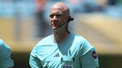 Anthony Taylor leitet die Partie des FC Bayern
