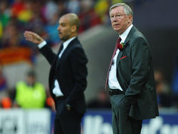Alex Ferguson (r.) warnt und lobt Pep Guardiola