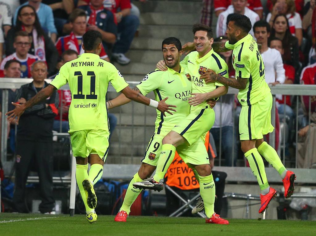 Neymar, Suárez, Messi y Alves celebran el primer gol del Barcelona en Múnich. (Foto: Getty)