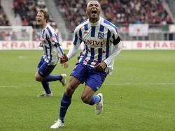 Afonso Alves scoort voor sc Heerenveen in het seizoen 2007/2008. Hij zou er uiteindelijk 34 maken in datzelfde seizoen. (21-10-2007)