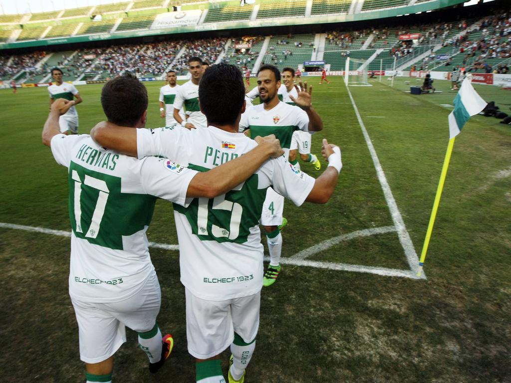 Los futbolistas del Elche celebran un gol. (Foto: Imago)
