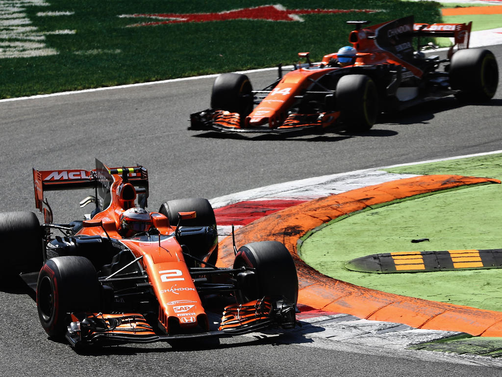 Ungewohntes Bild: Vandoorne vor McLaren-Teamkollege Alonso Ungewohntes Bild: Vandoorne vor McLaren-Teamkollege Alonso