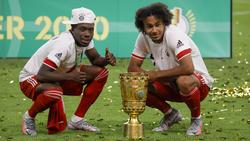 Joshua Zirkzee (r.) hat beim FC Bayern überrascht