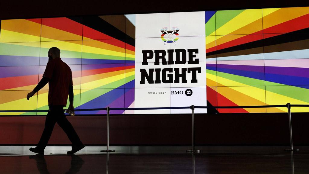 Ilja Ljubuschkin weigerte sich beim Aufwärmen in der Pride Night ein Regenbogentrikot zu tragen