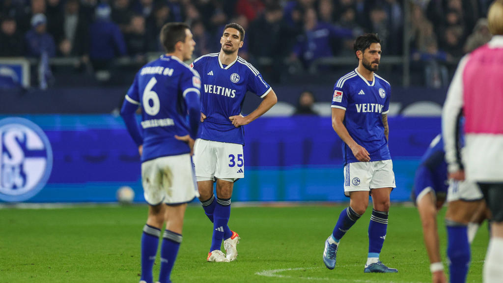 Der FC Schalke 04 bleibt im Abstiegskeller Der FC Schalke 04 bleibt im Abstiegskeller