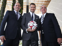 El comisionado de la MLS, Don Garber (izq.), junto a David Beckham. (Foto: Getty)