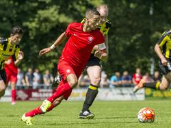 FC Twente-aanvoerder Hakim Ziyech in actie tijdens het oefenduel met Team Twenterand. (11-07-2015)