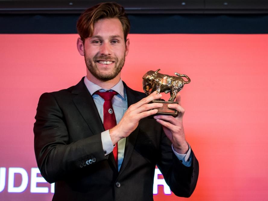 Thomas Verhaar wordt op het gala van de Jupiler League verkozen tot Speler van het Jaar. (03-05-2016)
