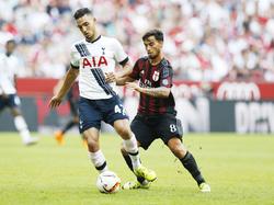 Nabil Bentaleb (l.) soll Kompaktheit ins Schalke-Mittelfeld bringen