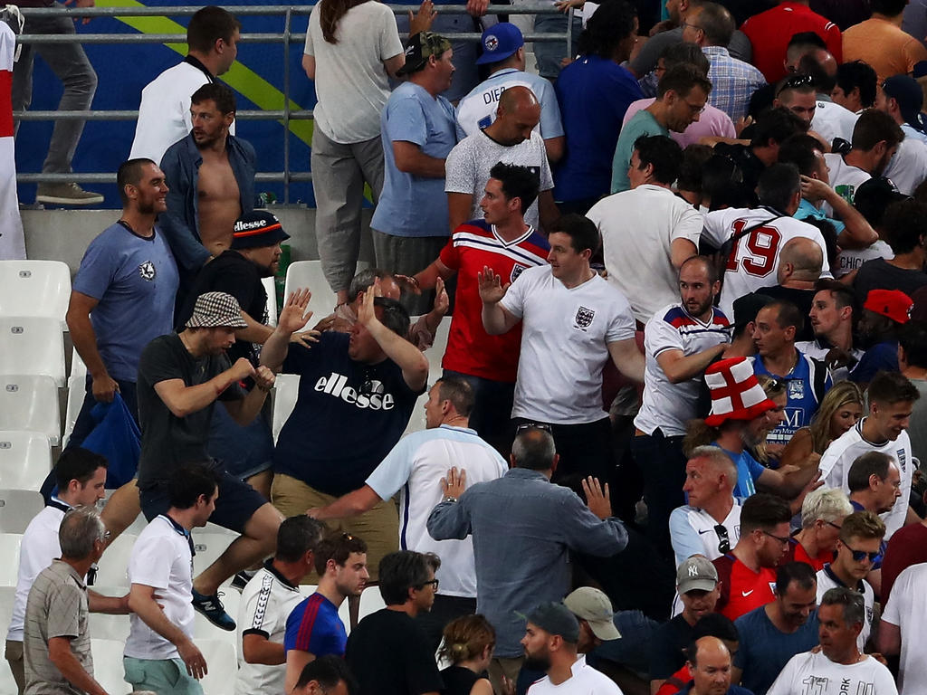 Bei der EM 2016 attackierten russische Hooligans englische Fans