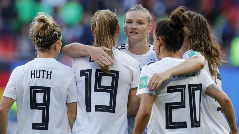 Die deutschen Damen sind erfolgreich in die WM gestartet