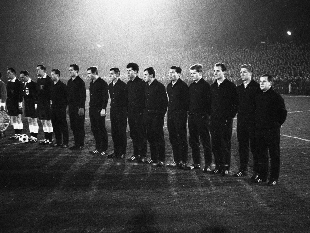 Hans Tilkowski und Co. vor dem Vergleich mit Benfica am 04. Dezember 1963