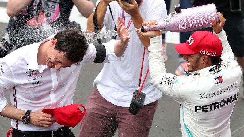 Bildergebnis für f1 wolff 2019 hamilton