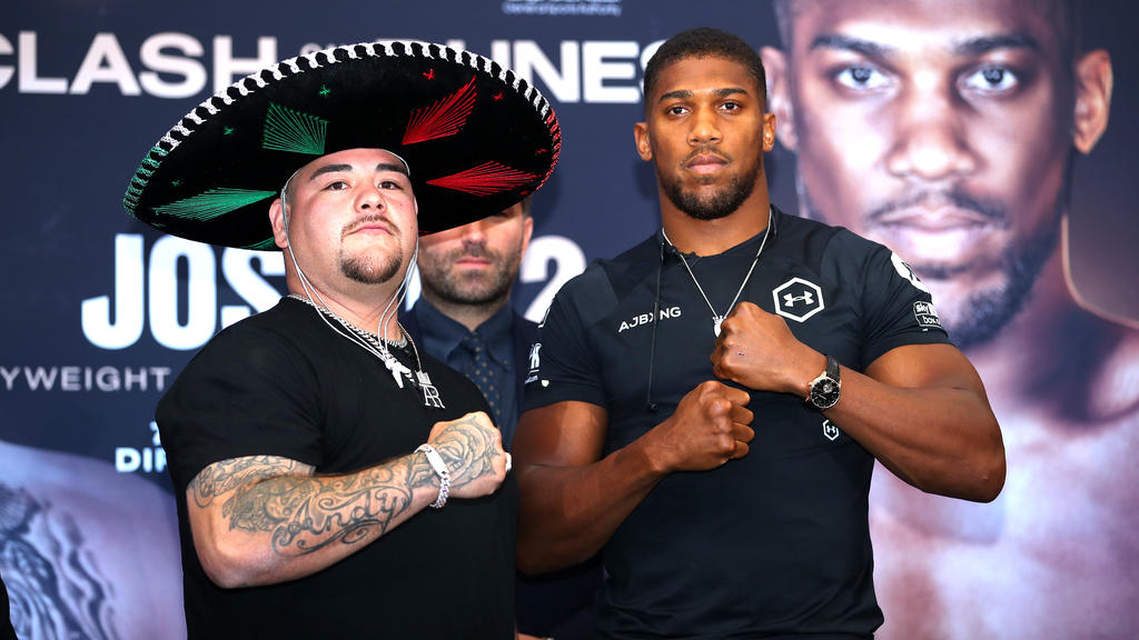 Andy Ruiz jr. (l.) und Anthony Joshua stehen sich im "Clash in the Dunes" in Saudi-Arabien gegenüber Andy Ruiz jr. (l.) und Anthony Joshua stehen sich im "Clash in the Dunes" in Saudi-Arabien gegenüber