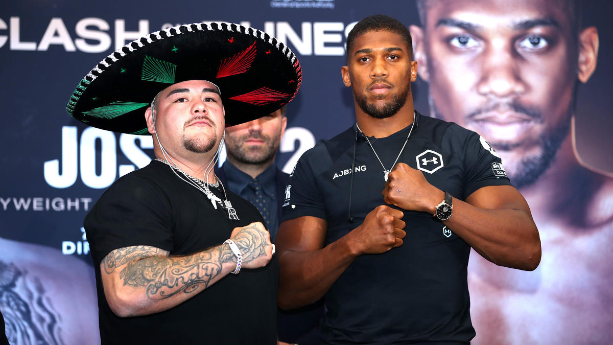 Andy Ruiz jr. (l.) und Anthony Joshua stehen sich im "Clash in the Dunes" in Saudi-Arabien gegenüber Andy Ruiz jr. (l.) und Anthony Joshua stehen sich im "Clash in the Dunes" in Saudi-Arabien gegenüber
