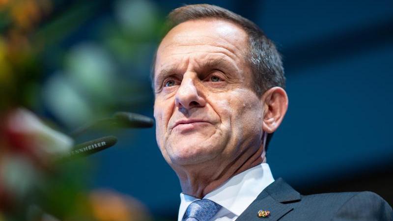 Alfons Hörmann unterstützt Sportler in ihren Bekundungen gegen Rassismus Alfons Hörmann unterstützt Sportler in ihren Bekundungen gegen Rassismus