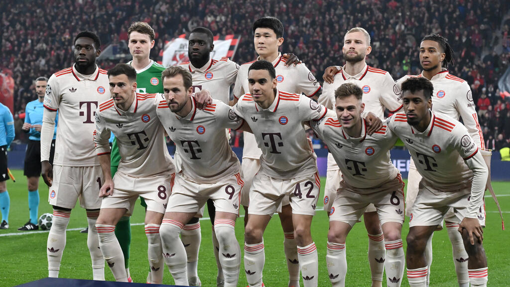 Upamecano (3.v.l., oben) und Kim (4.v.l., oben) haben es beim FC Bayern nicht immer leicht