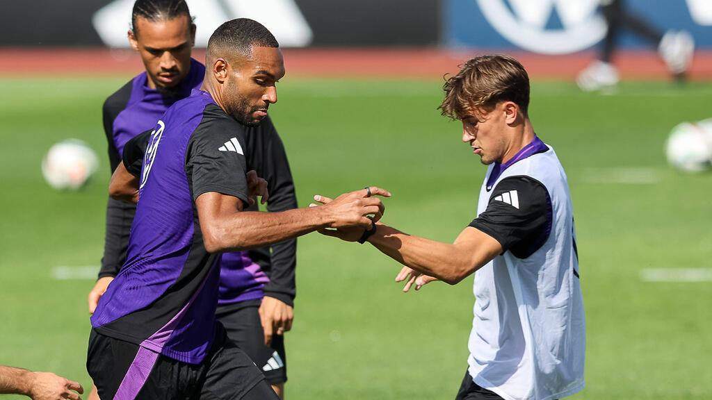 Jonathan Tah und Tom Bischof (r.) sind derzeit beide mit der deutschen Nationalmannschaft unterwegs Jonathan Tah und Tom Bischof (r.) sind derzeit beide mit der deutschen Nationalmannschaft unterwegs