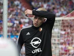 De teleurstelling druipt van het gezicht van Rick Karsdorp. De rechtsback valt geblesseerd uit tijdens de wedstrijd Feyenoord- Vitesse. (23-08-2015)