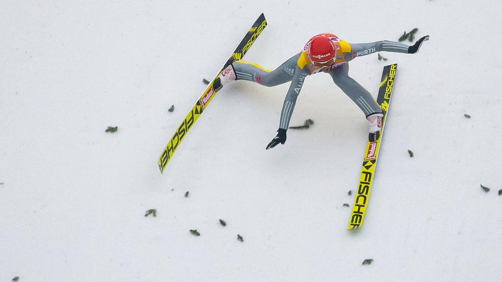 Schreckmoment: Richard Freitag stürzt in Innsbruck