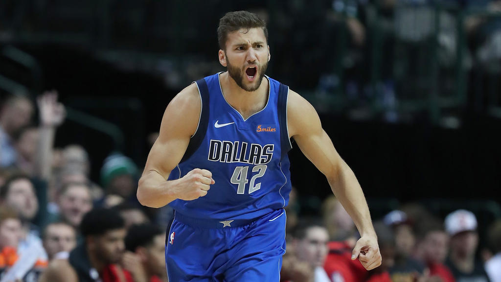 Maximilian Kleber spielt seine zweite Saison für die Dallas Mavericks Maximilian Kleber spielt seine zweite Saison für die Dallas Mavericks