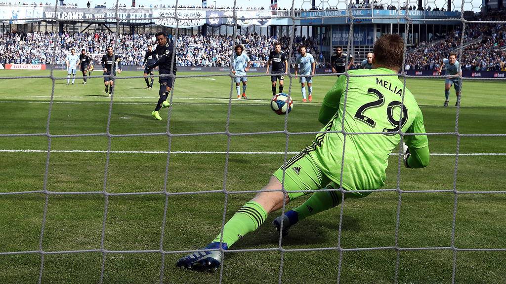 Marcó Fabián falló un penalti y fue expulsado en la MLS. (Foto: Getty)