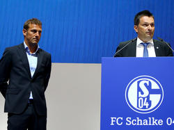 Christian Heidel (r.) will mit Kolašinac verlängern
